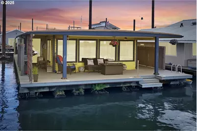 1893 N Jantzen Ave, Portland, OR 97217 - Photo 1