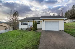 341 Ash St, Sutherlin, OR 97479 - Photo 1