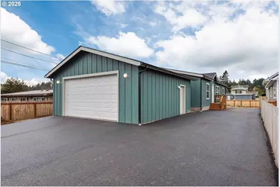 2142 Everett Ave, North Bend, OR 97459 - Photo 1