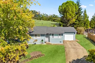405 Corona Loop Rd, Roseburg, OR 97471 - Photo 1