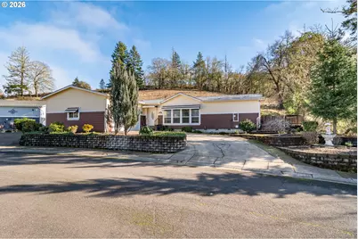 490 Knoll Terrace Dr, Canyonville, OR 97417 - Photo 1