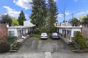 2536 NE Hoyt St, Portland, OR 97232 - Photo 1