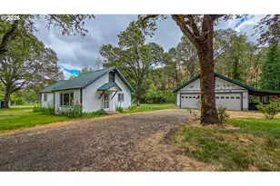 10473 N Umpqua Hwy, Roseburg, OR 97470 - Photo 1