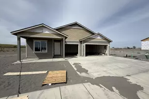 859 E Kinsley Ave, Hermiston, OR 97838 - Photo 1