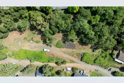 679 SE Fisher Dr, Roseburg, OR 97470 - Photo 6