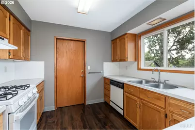 275 West St, Saint Helens, OR 97051 - Photo 6