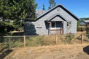 596 E 7th St, Coquille, OR 97423 - Photo 1