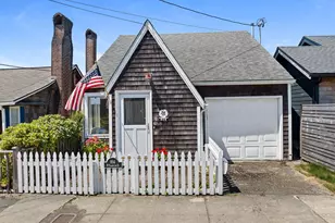 914 N Franklin St, Seaside, OR 97138 - Photo 1