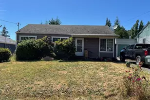 1559 N Ivy St, Coquille, OR 97423 - Photo 1