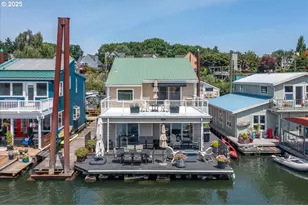 460 N Tomahawk Island Dr, Portland, OR 97217 - Photo 1