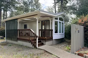 225 Azalea St, Florence, OR 97439 - Photo 1
