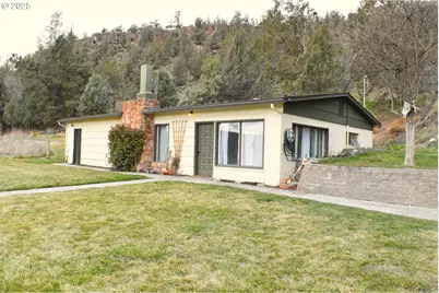 905 NE Barnes Rd, Prineville, OR 97754 - Photo 1