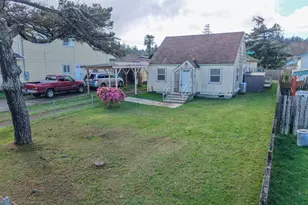 2518 Pacific Ave, North Bend, OR 97459 - Photo 1