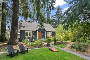 8952 SW 25th Ave, Portland, OR 97219 - Photo 1