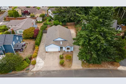 925 Chickses Dr, Coos Bay, OR 97420 - Photo 1