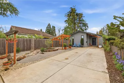 655 G St, Springfield, OR 97477 - Photo 1