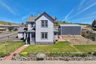 110 NE 5th St, Dufur, OR 97021 - Photo 1