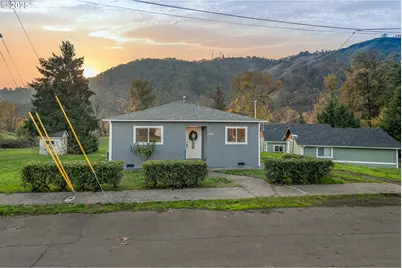 1418 SE Micelli St, Roseburg, OR 97470 - Photo 1