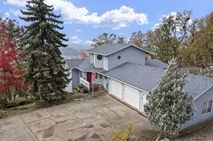 1495 SE Parkwood Dr, Roseburg, OR 97470 - Photo 1