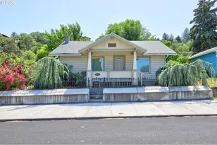 318 E 13th St, The Dalles, OR 97058 - Photo 1