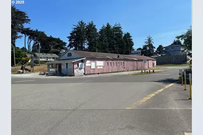 735 3rd St SE, Bandon, OR 97411 - Photo 1