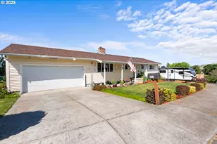 717 E 21st Pl, The Dalles, OR 97058 - Photo 1