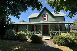 985 Maple St, Junction City, OR 97448 - Photo 1