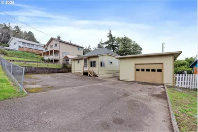 2136 Hamilton St, North Bend, OR 97459 - Photo 1