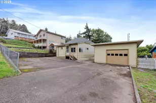 2136 Hamilton St, North Bend, OR 97459 - Photo 1