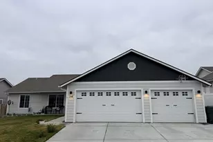 398 Sparrow Ave, Umatilla, OR 97882 - Photo 1