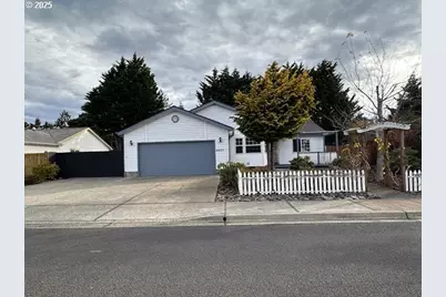 3932 Spruce St, Florence, OR 97439 - Photo 1