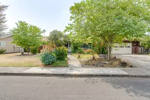 1014 NE 18th St, McMinnville, OR 97128 - Photo 1