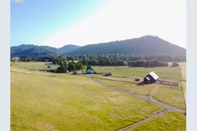 510 Jones Rd, Roseburg, OR 97471 - Photo 1