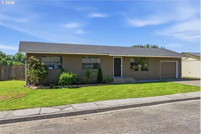 411 Brierwood Ct, Castle Rock, WA 98611 - Photo 1