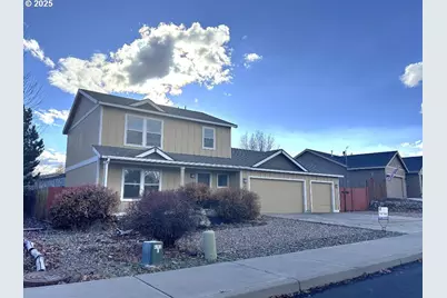 2428 SW Kalama Ave, Redmond, OR 97756 - Photo 1