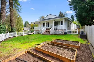 8920 SW 9th Dr, Portland, OR 97219 - Photo 1