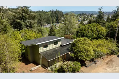 1390 Washington Ave, Coos Bay, OR 97420 - Photo 1