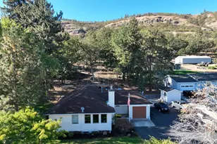 2534 W 10th St, The Dalles, OR 97058 - Photo 1