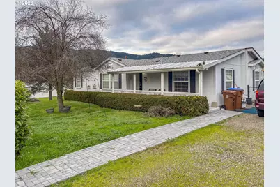125 Rose Ave, Myrtle Creek, OR 97457 - Photo 1