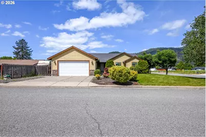 335 Weaver Ave, Myrtle Creek, OR 97457 - Photo 1