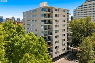 2211 SW Park Pl, Portland, OR 97205 - Photo 1
