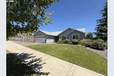 784 Pebble Crk St, Sutherlin, OR 97479 - Photo 1