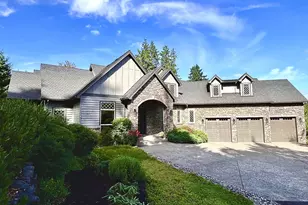 1425 SW Medwyn Terrace, Portland, OR 97219 - Photo 1