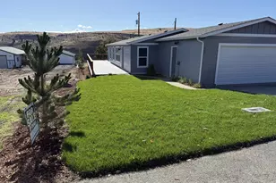 407 Dufur Ave, Maupin, OR 97037 - Photo 1