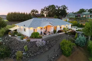 124 Old Barn Ct, Roseburg, OR 97471 - Photo 1