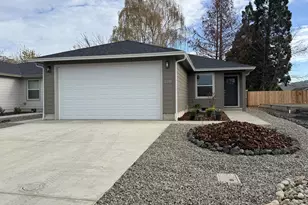 220 Miller St, Sutherlin, OR 97479 - Photo 1