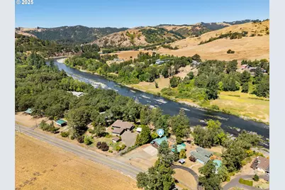 444 Whistlers Ln, Roseburg, OR 97470 - Photo 1