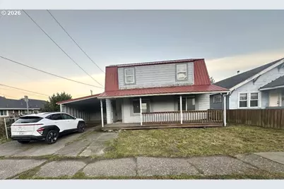 302 S 10th St, Coos Bay, OR 97420 - Photo 1