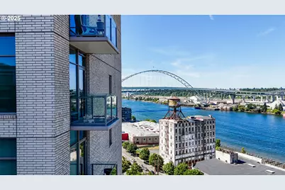 949 NW Overton St #1015, Portland, OR 97209 - Photo 1