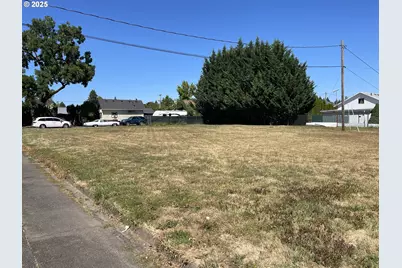 718 SW Cedarwood Ave, McMinnville, OR 97128 - Photo 1